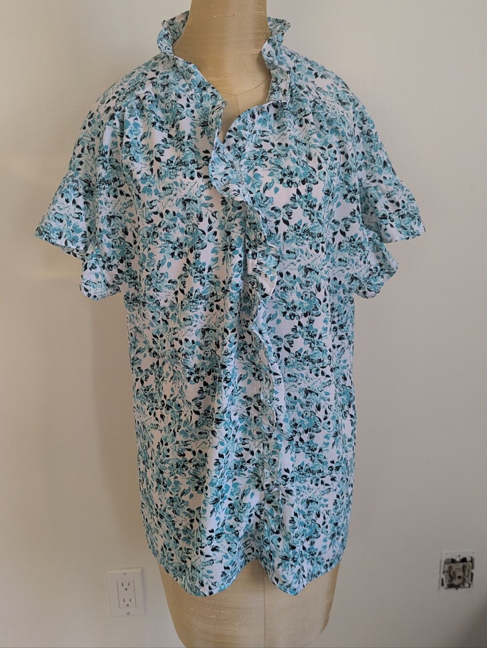 Adrienne Vittadini White and Blue Floral Ruffle Button-Down Shirt Size XL